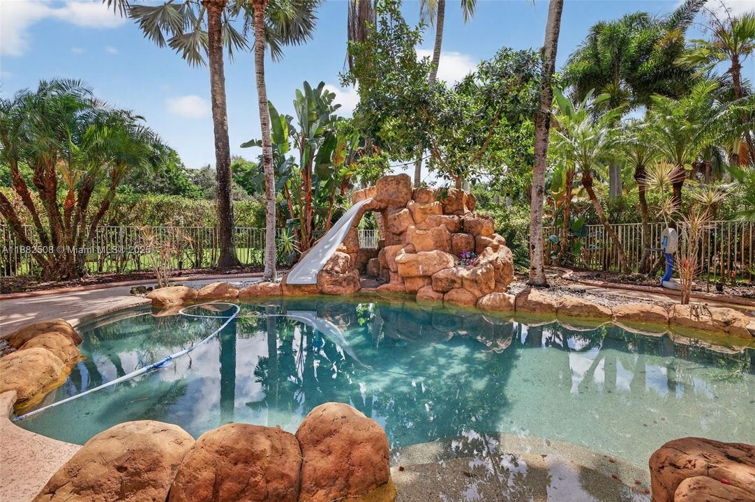 For Sale: $1,850,000 (5 beds, 3 baths, 3964 Square Feet)