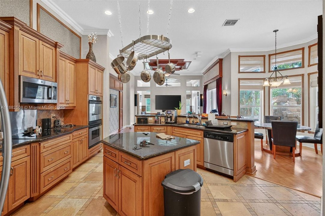 For Sale: $1,850,000 (5 beds, 3 baths, 3964 Square Feet)