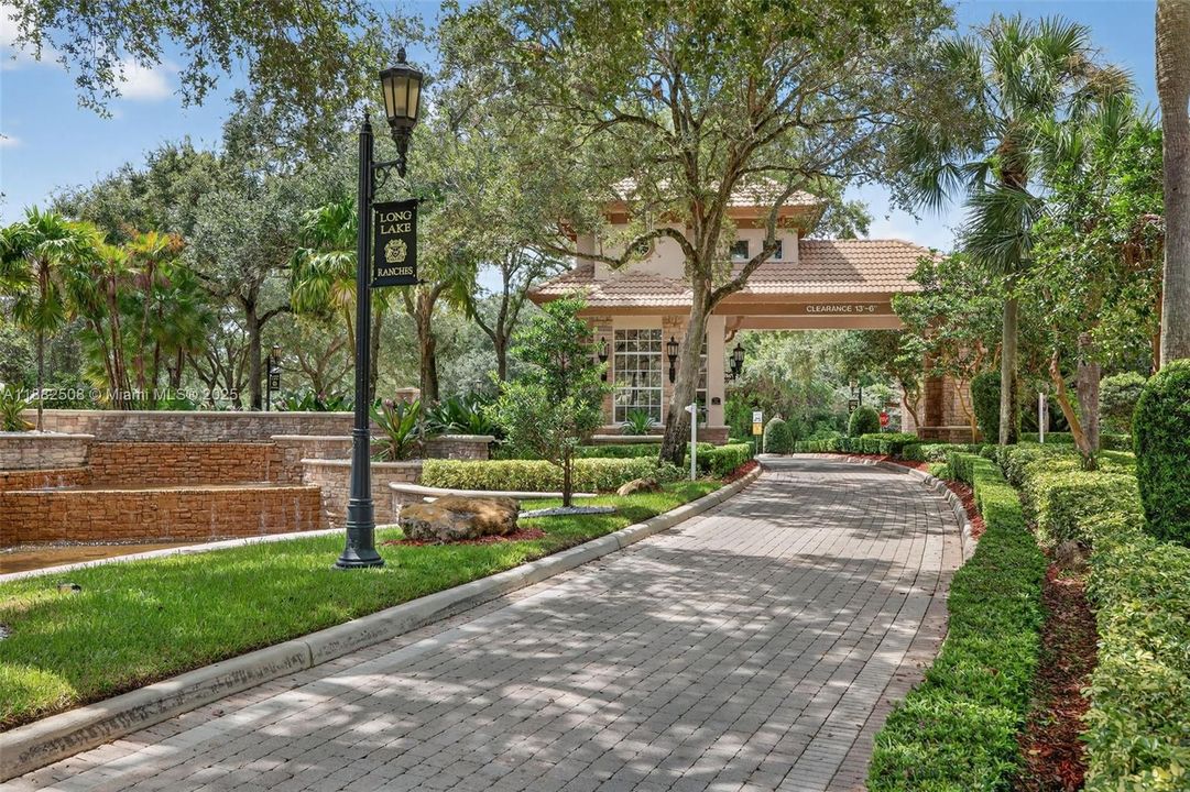 For Sale: $1,850,000 (5 beds, 3 baths, 3964 Square Feet)