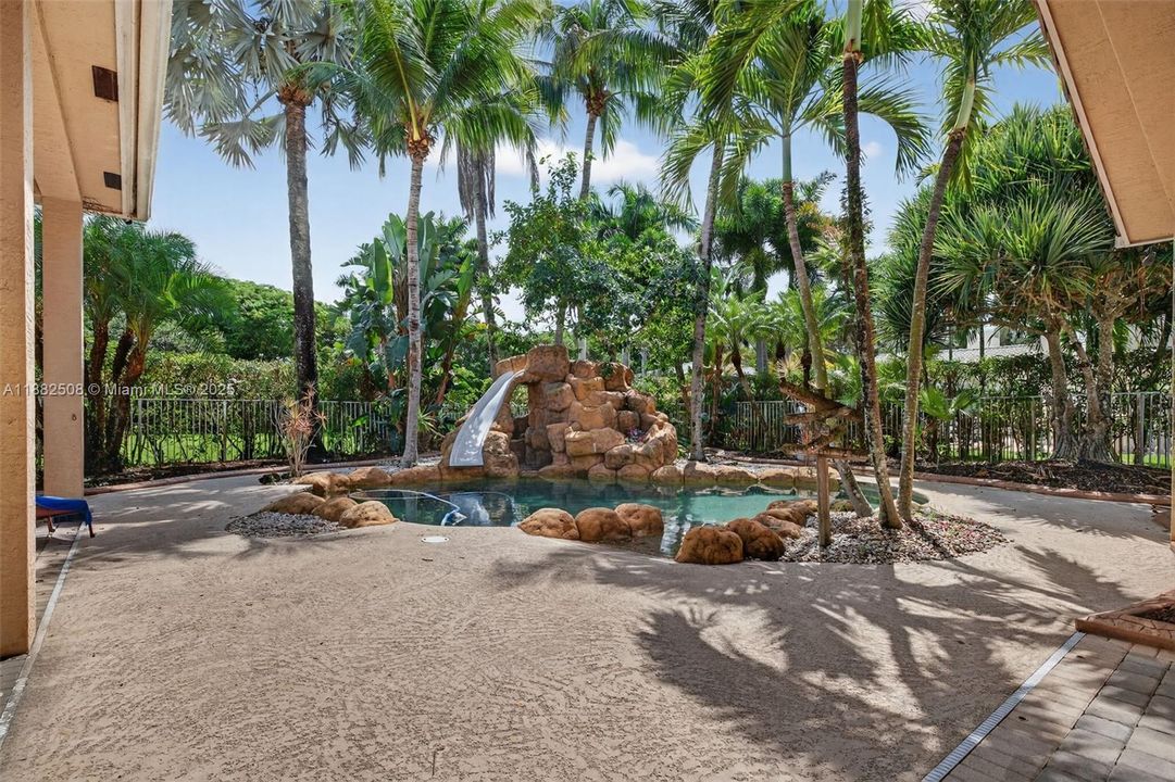 For Sale: $1,850,000 (5 beds, 3 baths, 3964 Square Feet)