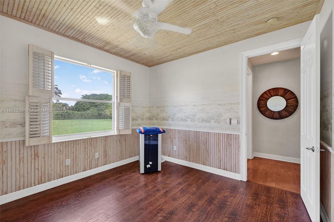 For Sale: $1,850,000 (5 beds, 3 baths, 3964 Square Feet)