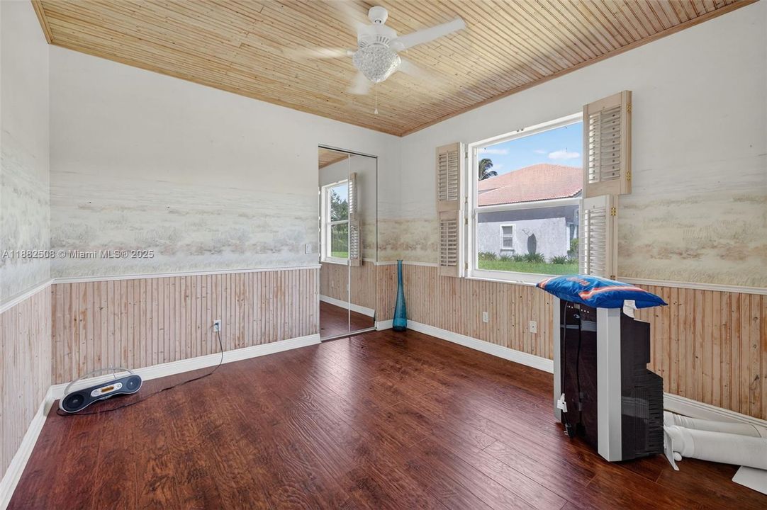 For Sale: $1,850,000 (5 beds, 3 baths, 3964 Square Feet)