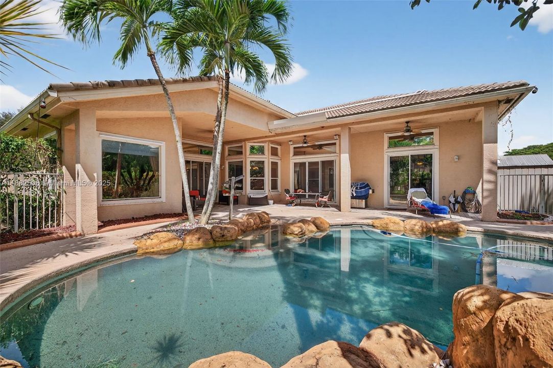 For Sale: $1,850,000 (5 beds, 3 baths, 3964 Square Feet)