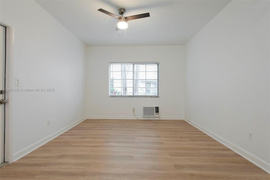 待售: $185,000 (0 贝兹, 1 浴室, 456 平方英尺)