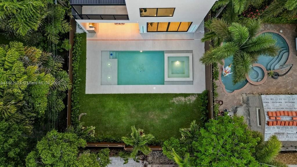 Active With Contract: $2,900,000 (4 beds, 4 baths, 3642 Square Feet)