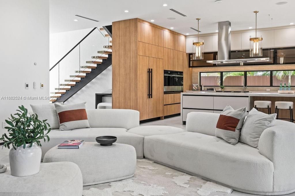 Active With Contract: $2,900,000 (4 beds, 4 baths, 3642 Square Feet)