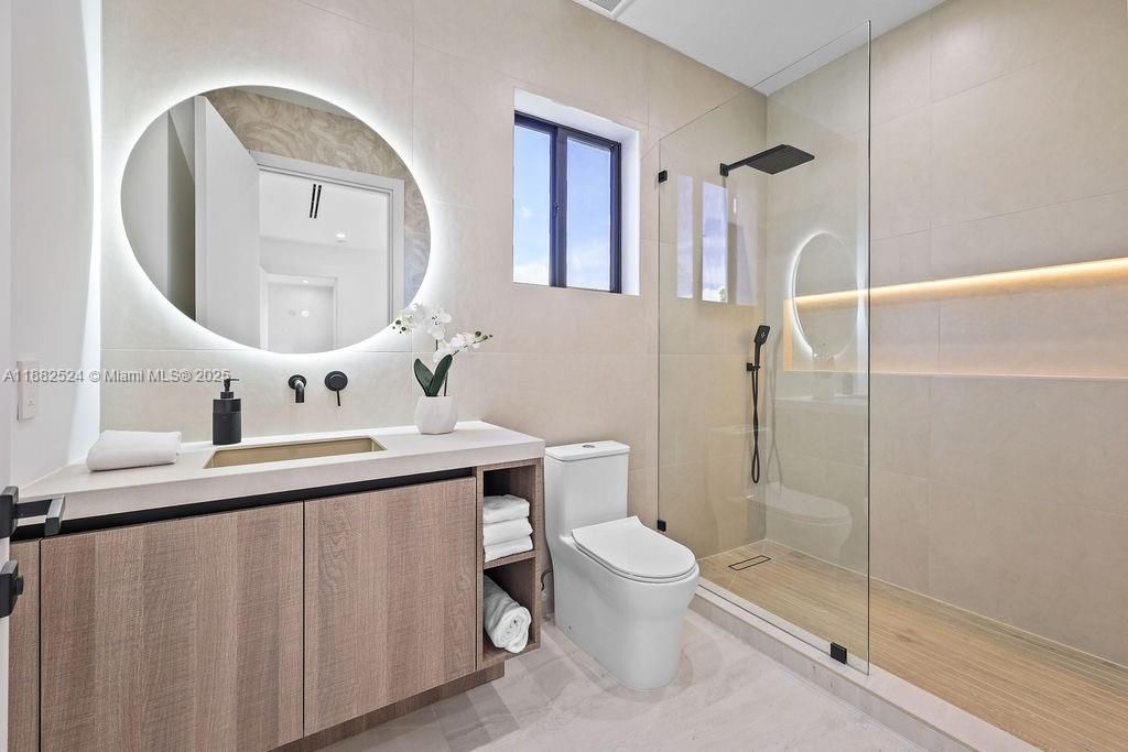 Active With Contract: $2,900,000 (4 beds, 4 baths, 3642 Square Feet)