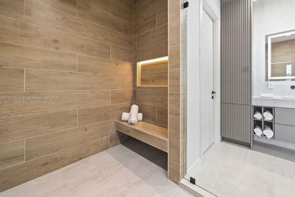 Active With Contract: $2,900,000 (4 beds, 4 baths, 3642 Square Feet)