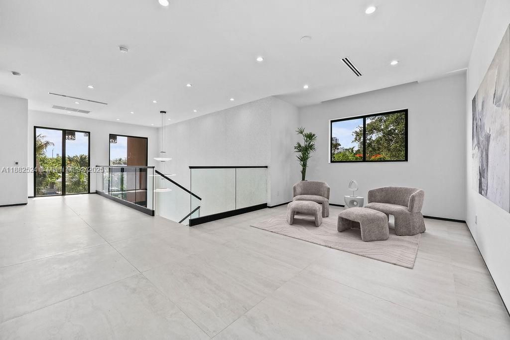 Active With Contract: $2,900,000 (4 beds, 4 baths, 3642 Square Feet)