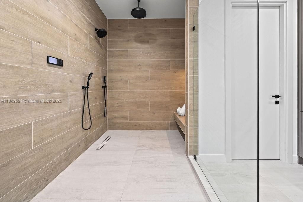 Active With Contract: $2,900,000 (4 beds, 4 baths, 3642 Square Feet)