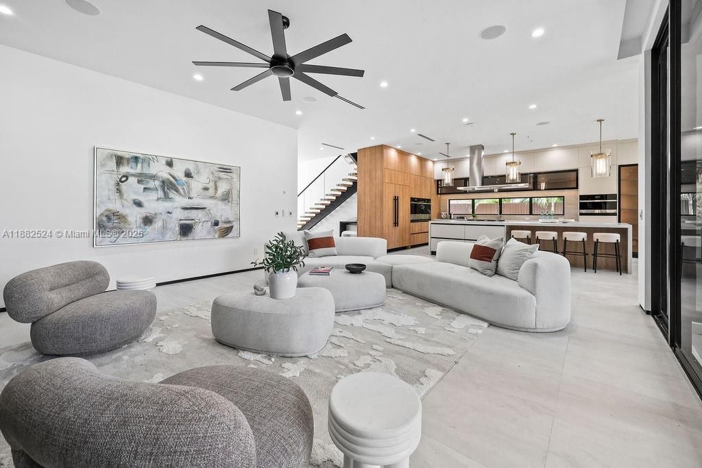 Active With Contract: $2,900,000 (4 beds, 4 baths, 3642 Square Feet)