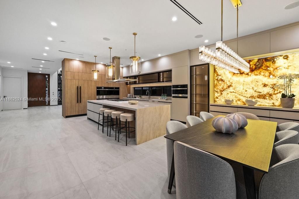 Active With Contract: $2,900,000 (4 beds, 4 baths, 3642 Square Feet)