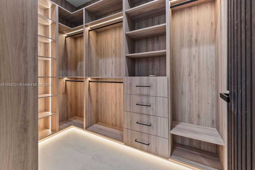 Active With Contract: $2,900,000 (4 beds, 4 baths, 3642 Square Feet)