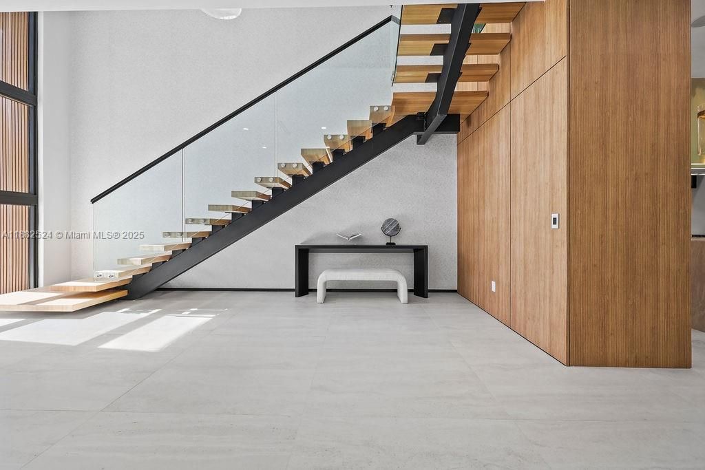 Active With Contract: $2,900,000 (4 beds, 4 baths, 3642 Square Feet)