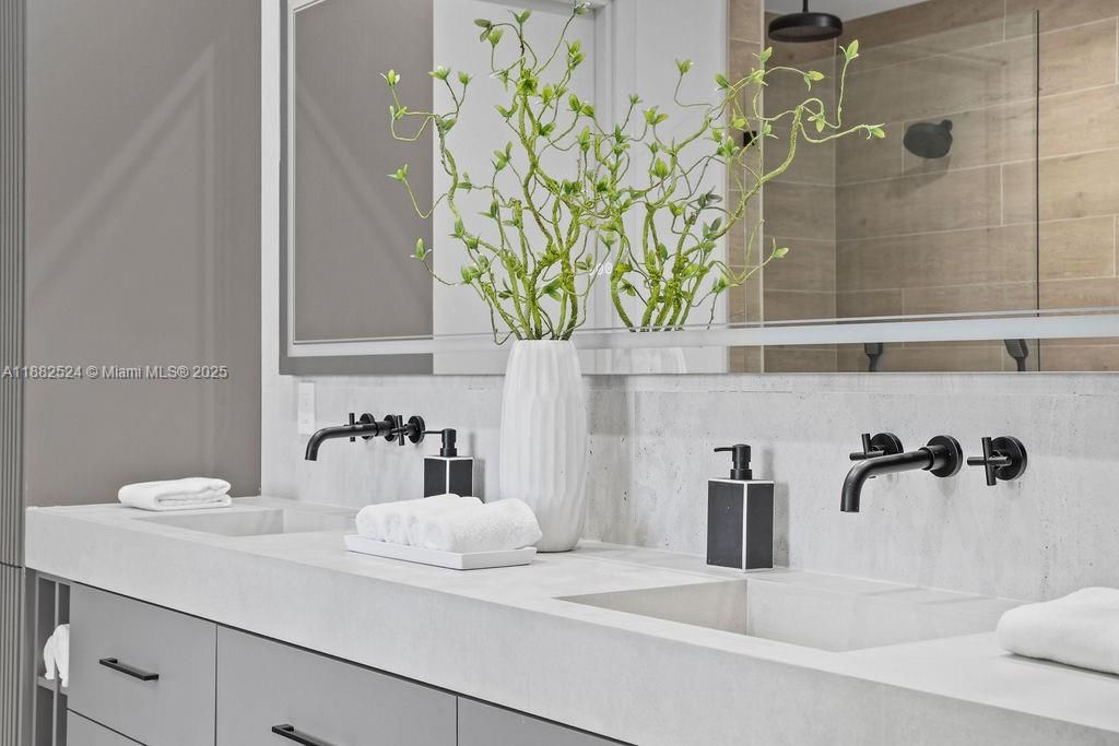 Active With Contract: $2,900,000 (4 beds, 4 baths, 3642 Square Feet)