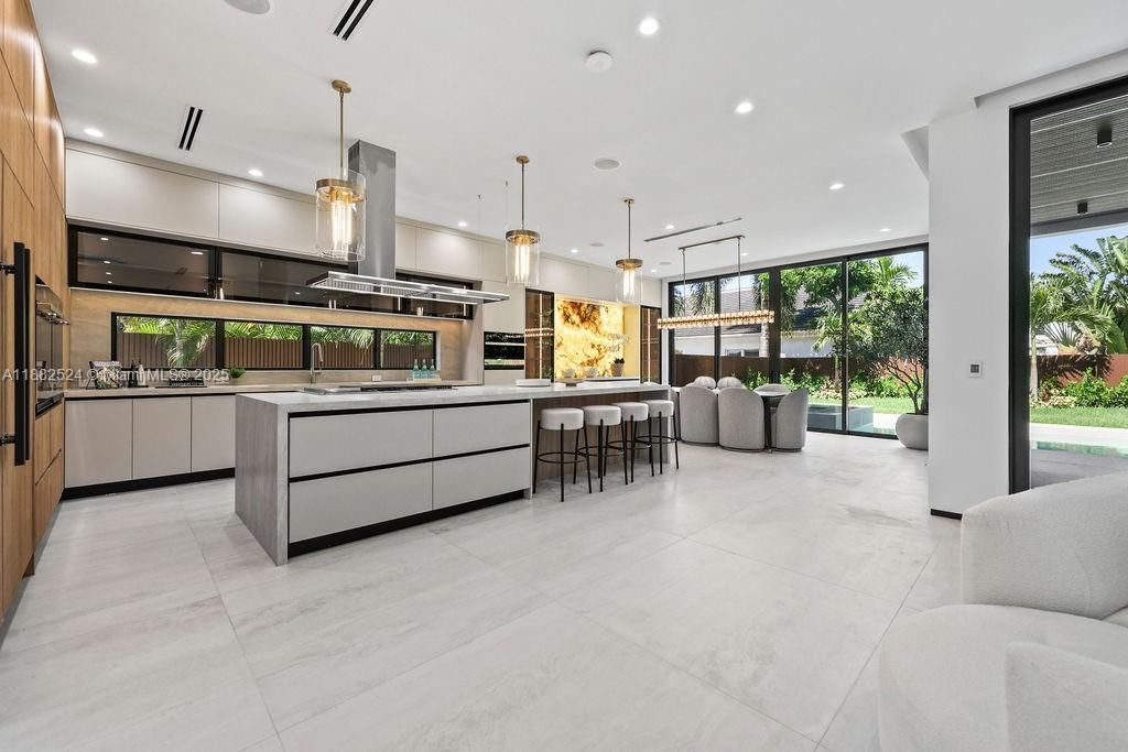 Active With Contract: $2,900,000 (4 beds, 4 baths, 3642 Square Feet)