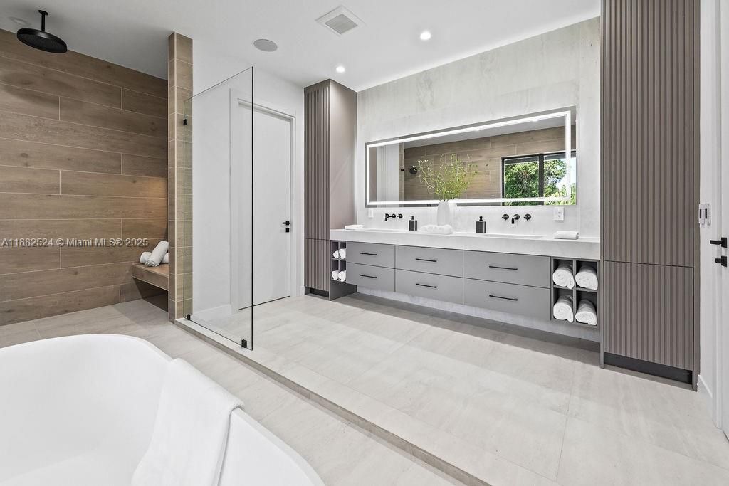 Active With Contract: $2,900,000 (4 beds, 4 baths, 3642 Square Feet)