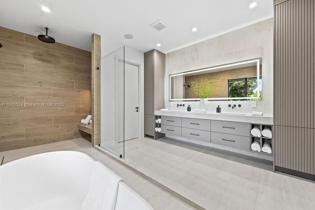 Active With Contract: $2,900,000 (4 beds, 4 baths, 3642 Square Feet)