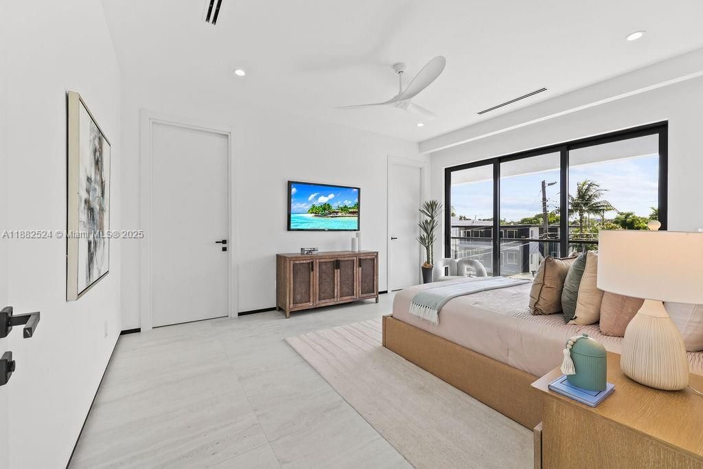 Active With Contract: $2,900,000 (4 beds, 4 baths, 3642 Square Feet)