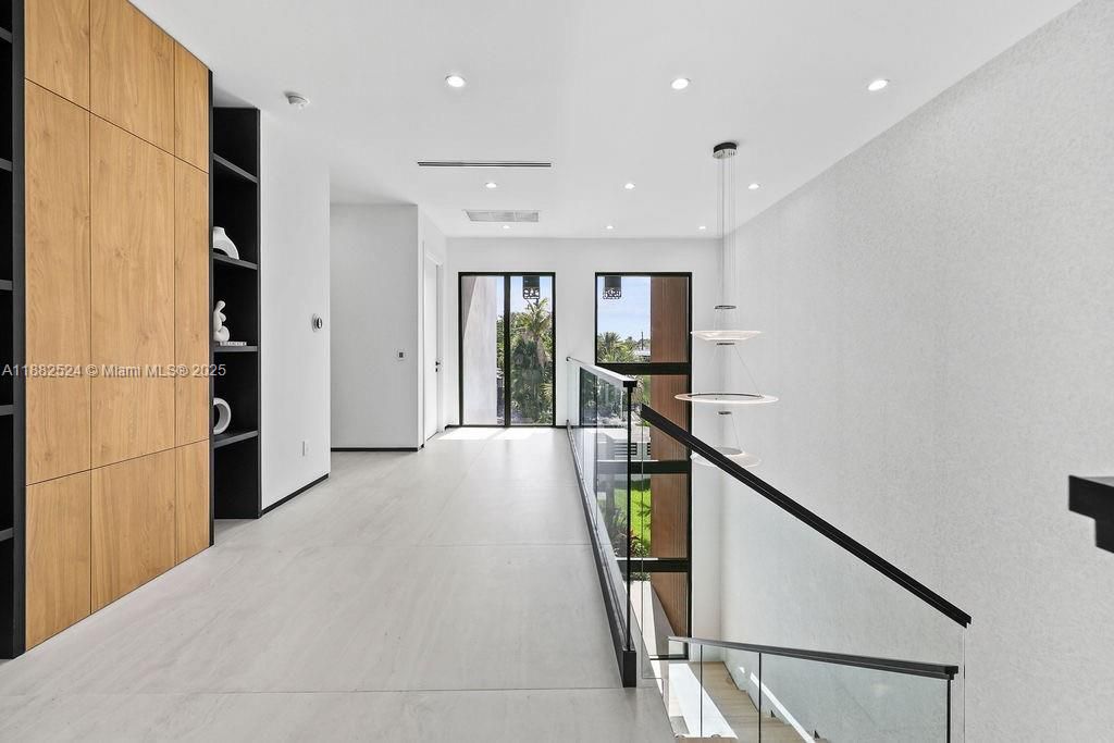 Active With Contract: $2,900,000 (4 beds, 4 baths, 3642 Square Feet)