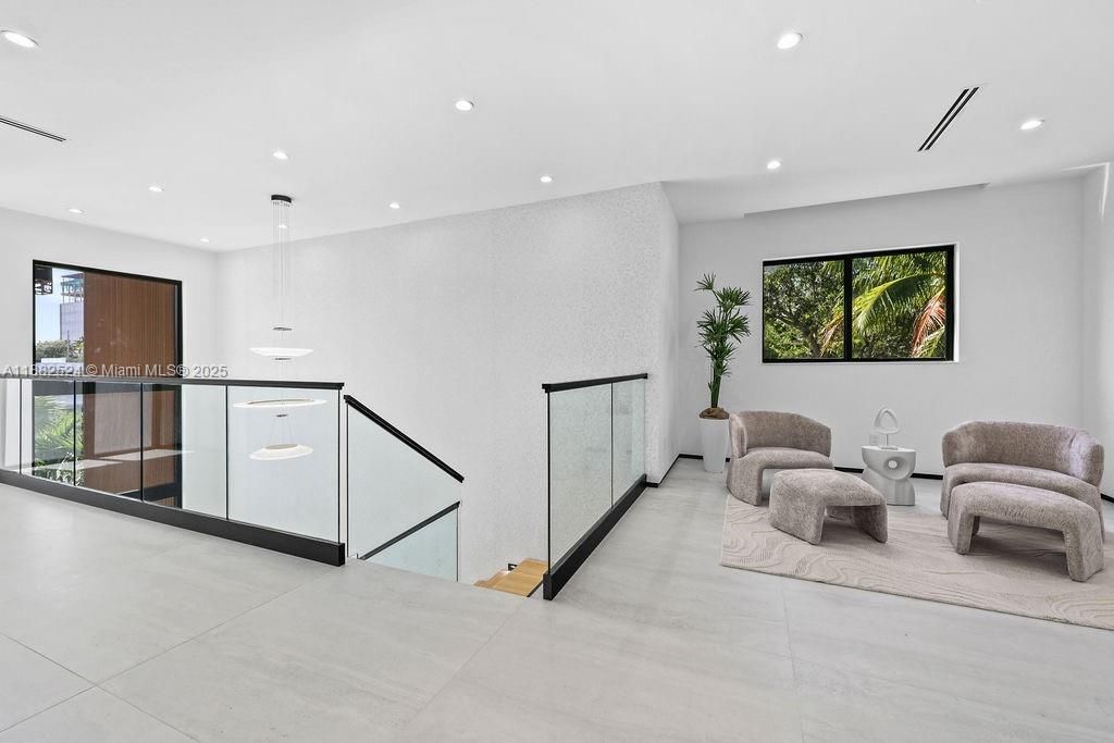 Active With Contract: $2,900,000 (4 beds, 4 baths, 3642 Square Feet)