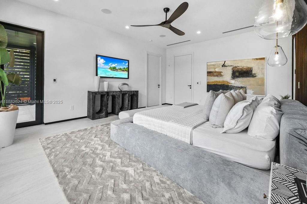 Active With Contract: $2,900,000 (4 beds, 4 baths, 3642 Square Feet)