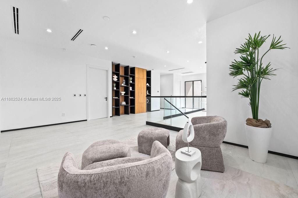 Active With Contract: $2,900,000 (4 beds, 4 baths, 3642 Square Feet)