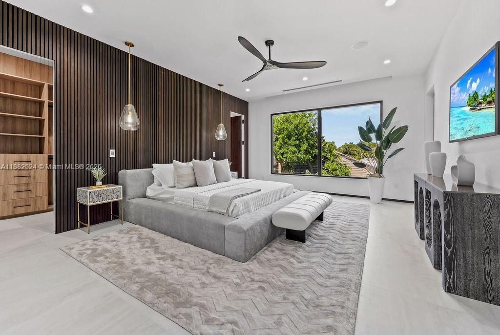 Active With Contract: $2,900,000 (4 beds, 4 baths, 3642 Square Feet)