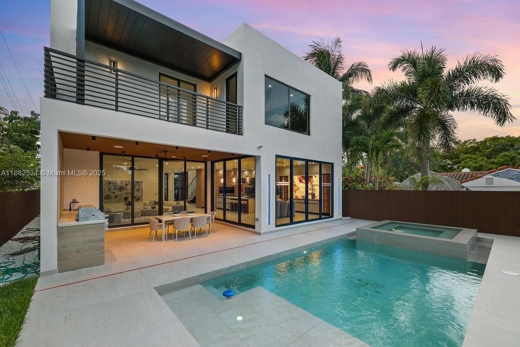 Active With Contract: $2,900,000 (4 beds, 4 baths, 3642 Square Feet)