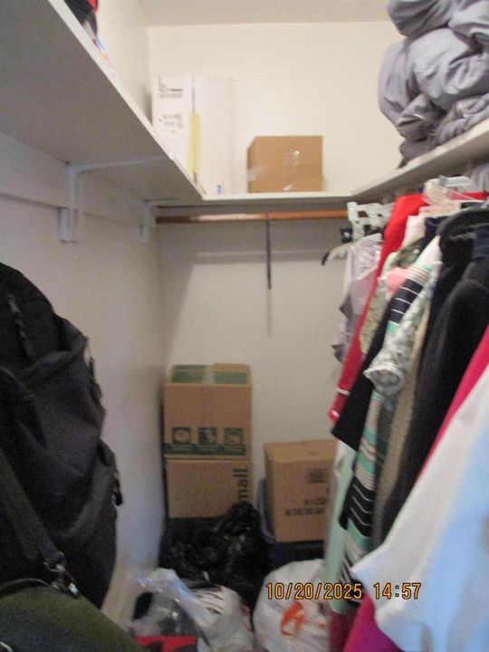 Walk-in-Closet