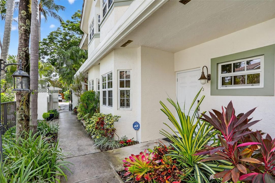 Activo con contrato: $549,900 (2 camas, 2 baños, 1210 Pies cuadrados)