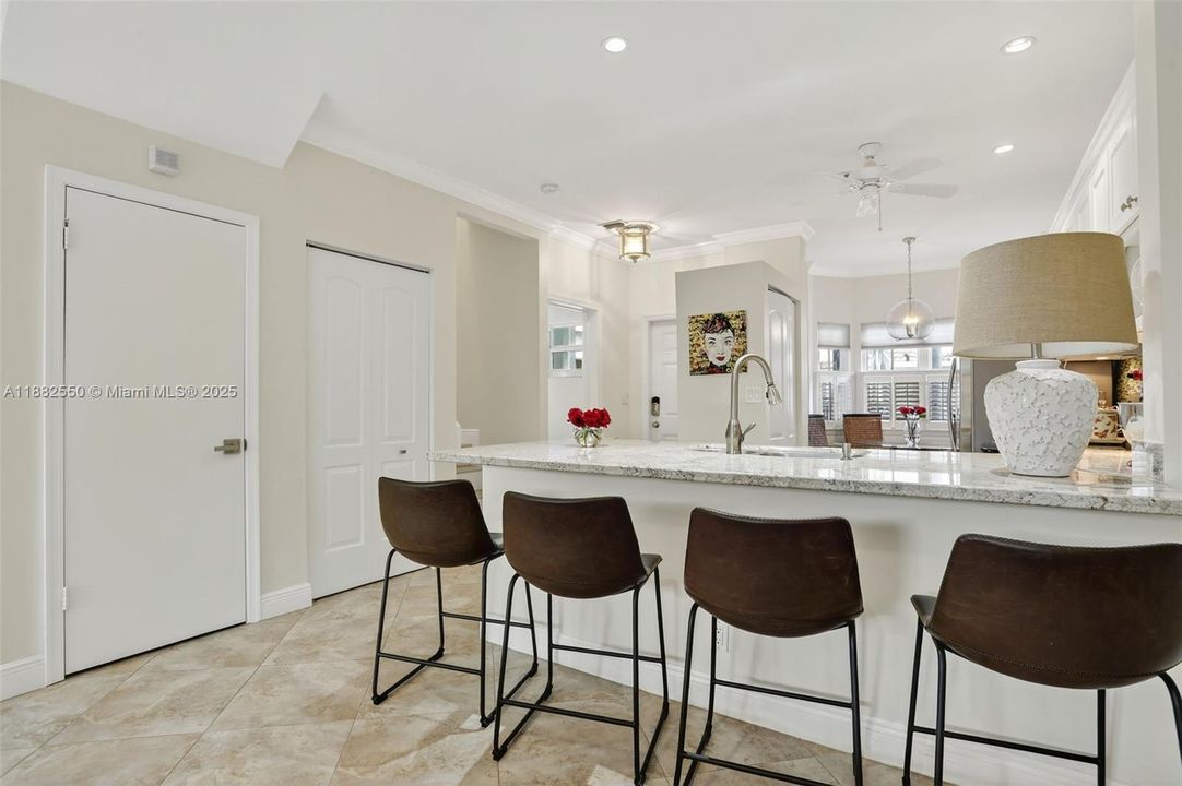 Activo con contrato: $549,900 (2 camas, 2 baños, 1210 Pies cuadrados)