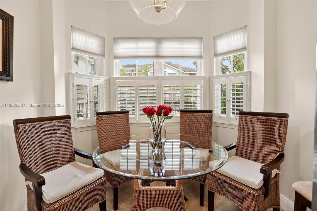 Activo con contrato: $549,900 (2 camas, 2 baños, 1210 Pies cuadrados)