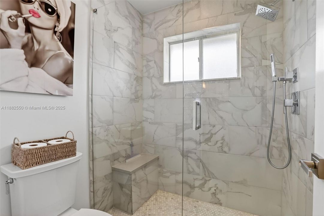 Activo con contrato: $549,900 (2 camas, 2 baños, 1210 Pies cuadrados)