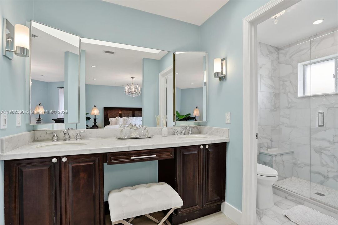 Activo con contrato: $549,900 (2 camas, 2 baños, 1210 Pies cuadrados)