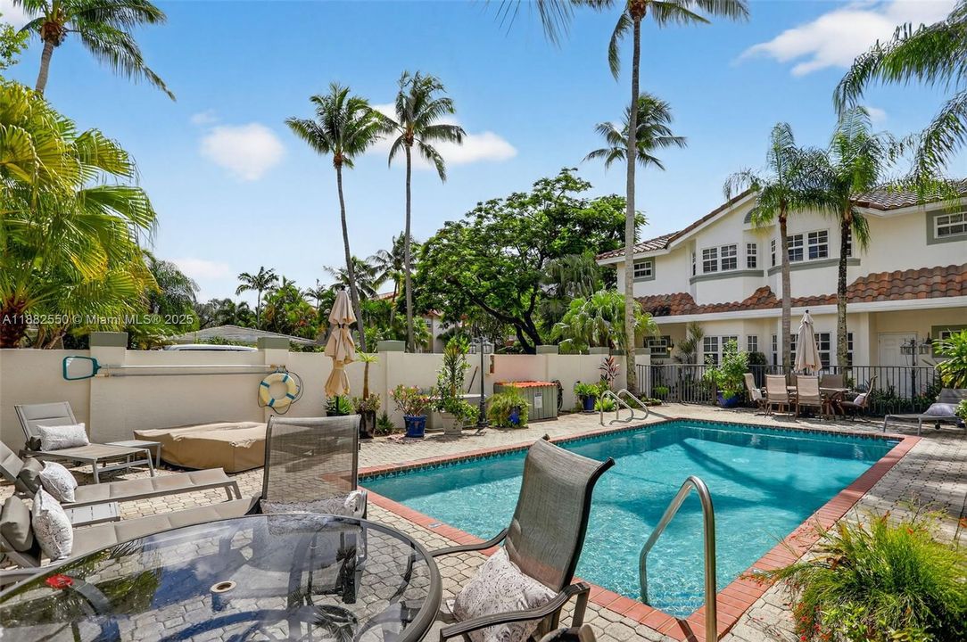 Activo con contrato: $549,900 (2 camas, 2 baños, 1210 Pies cuadrados)