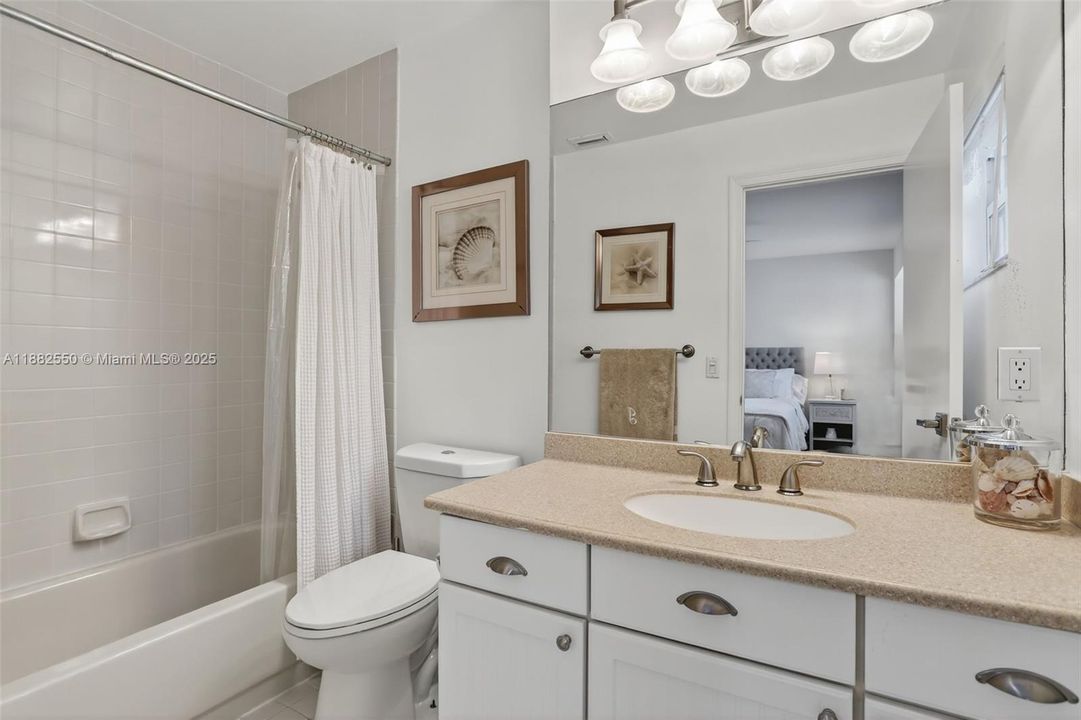 Activo con contrato: $549,900 (2 camas, 2 baños, 1210 Pies cuadrados)