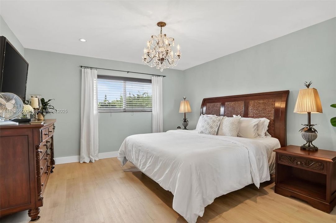 Activo con contrato: $549,900 (2 camas, 2 baños, 1210 Pies cuadrados)