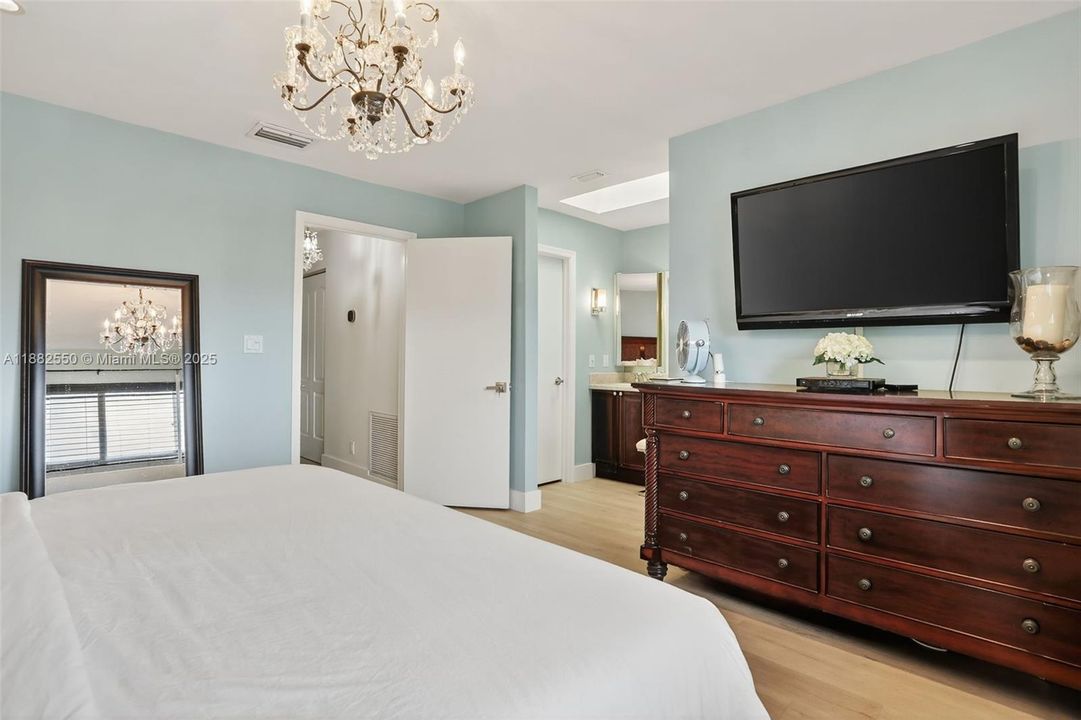 Activo con contrato: $549,900 (2 camas, 2 baños, 1210 Pies cuadrados)