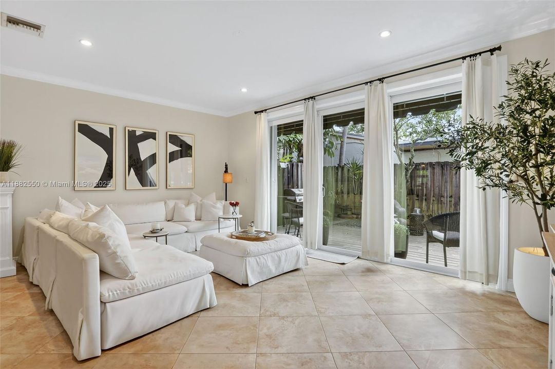 Activo con contrato: $549,900 (2 camas, 2 baños, 1210 Pies cuadrados)