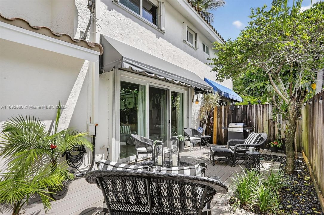 Activo con contrato: $549,900 (2 camas, 2 baños, 1210 Pies cuadrados)