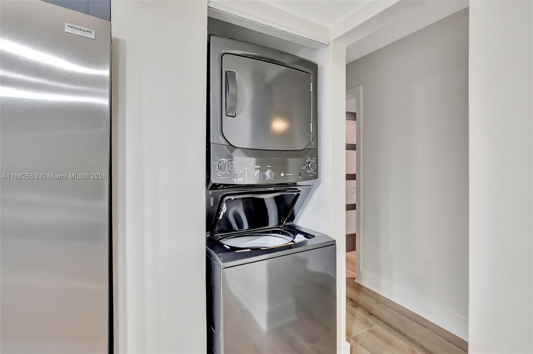 Activo con contrato: $459,000 (2 camas, 2 baños, 1266 Pies cuadrados)