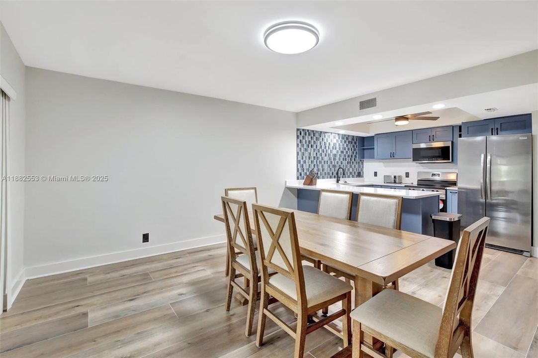 Activo con contrato: $459,000 (2 camas, 2 baños, 1266 Pies cuadrados)