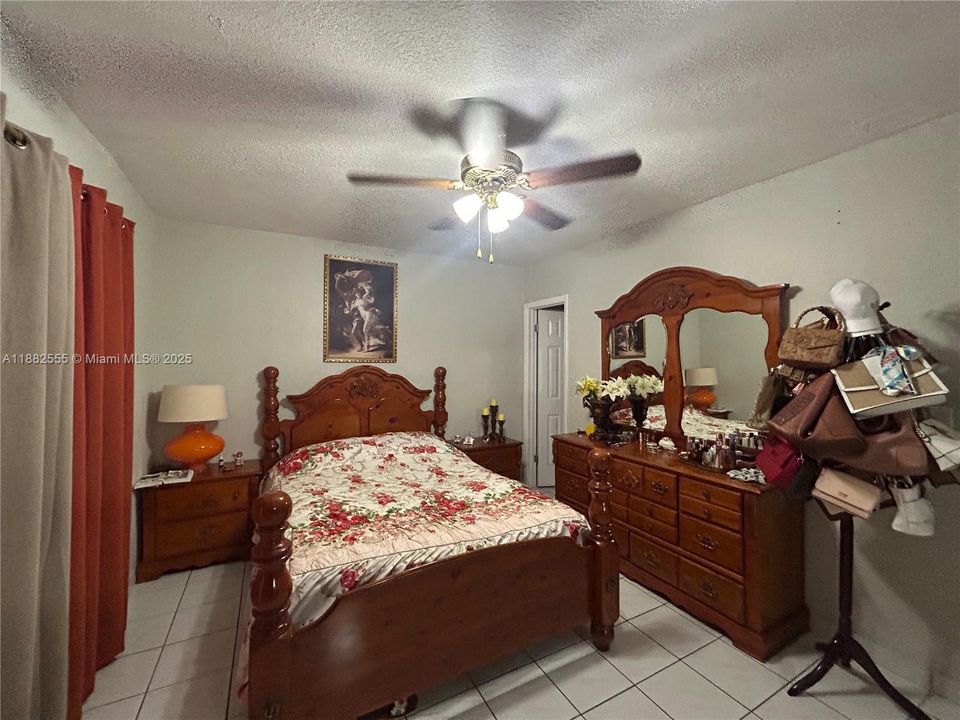 Active With Contract: $237,000 (2 beds, 2 baths, 870 Square Feet)