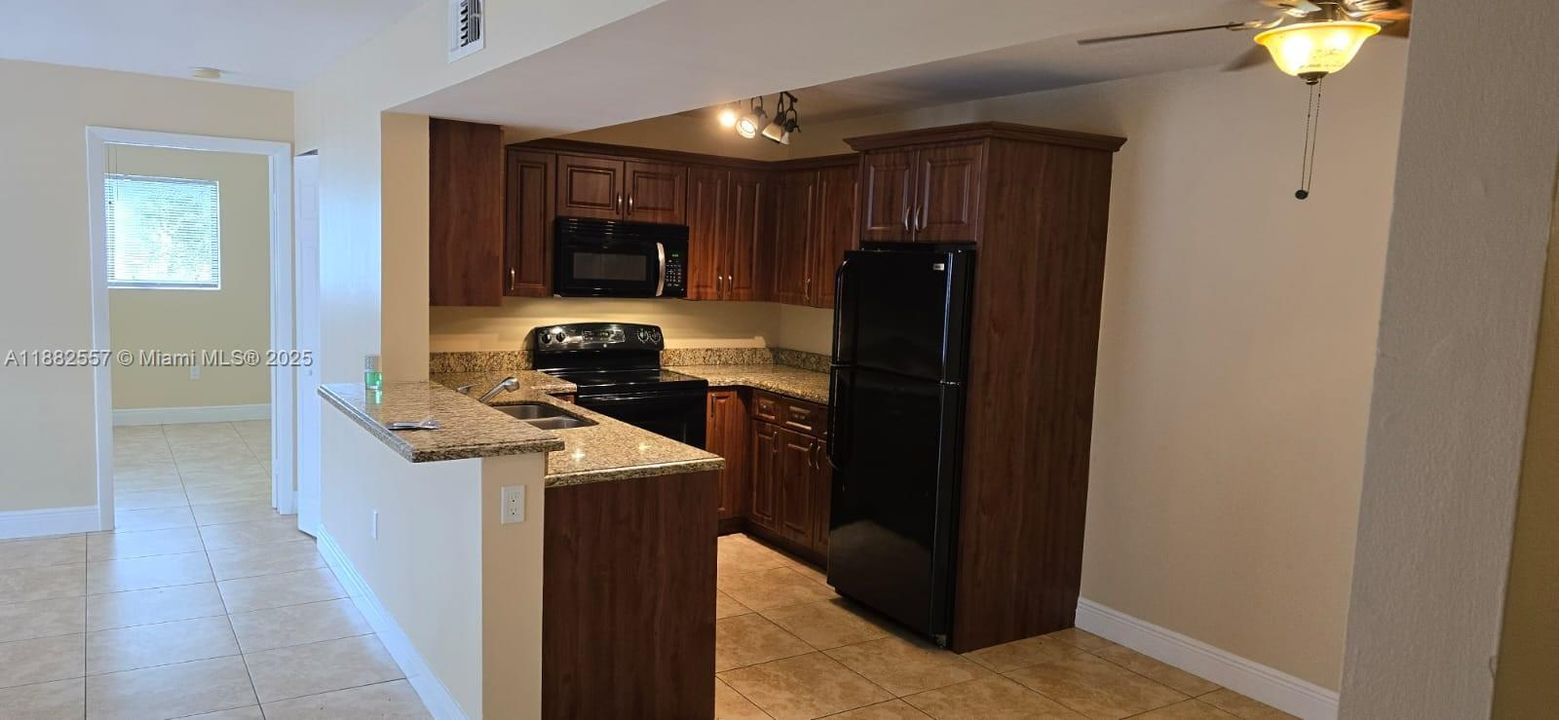 Activo con contrato: $2,200 (2 camas, 2 baños, 1016 Pies cuadrados)