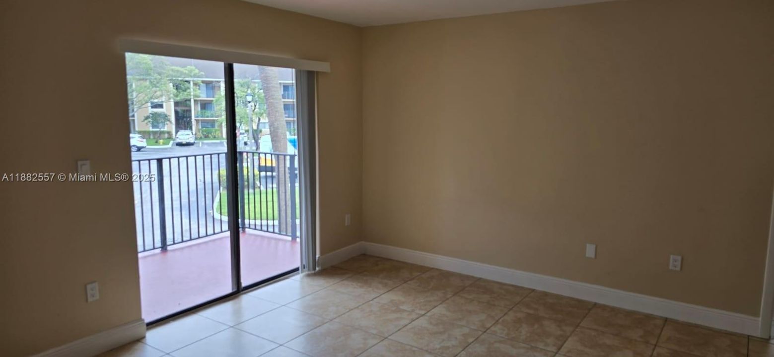 Activo con contrato: $2,200 (2 camas, 2 baños, 1016 Pies cuadrados)