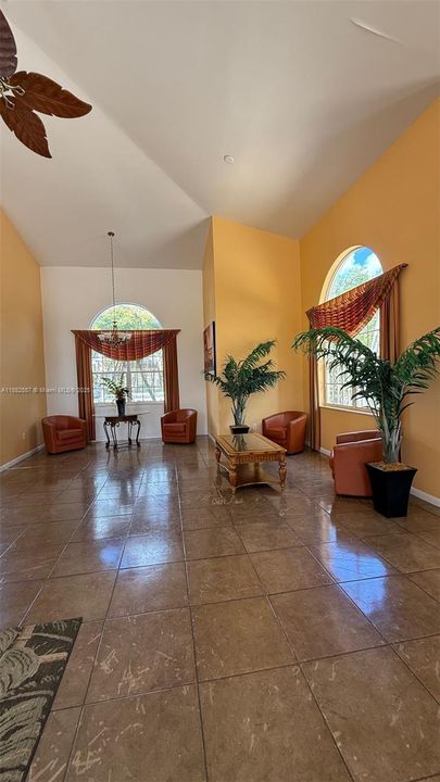 Activo con contrato: $2,200 (2 camas, 2 baños, 1016 Pies cuadrados)