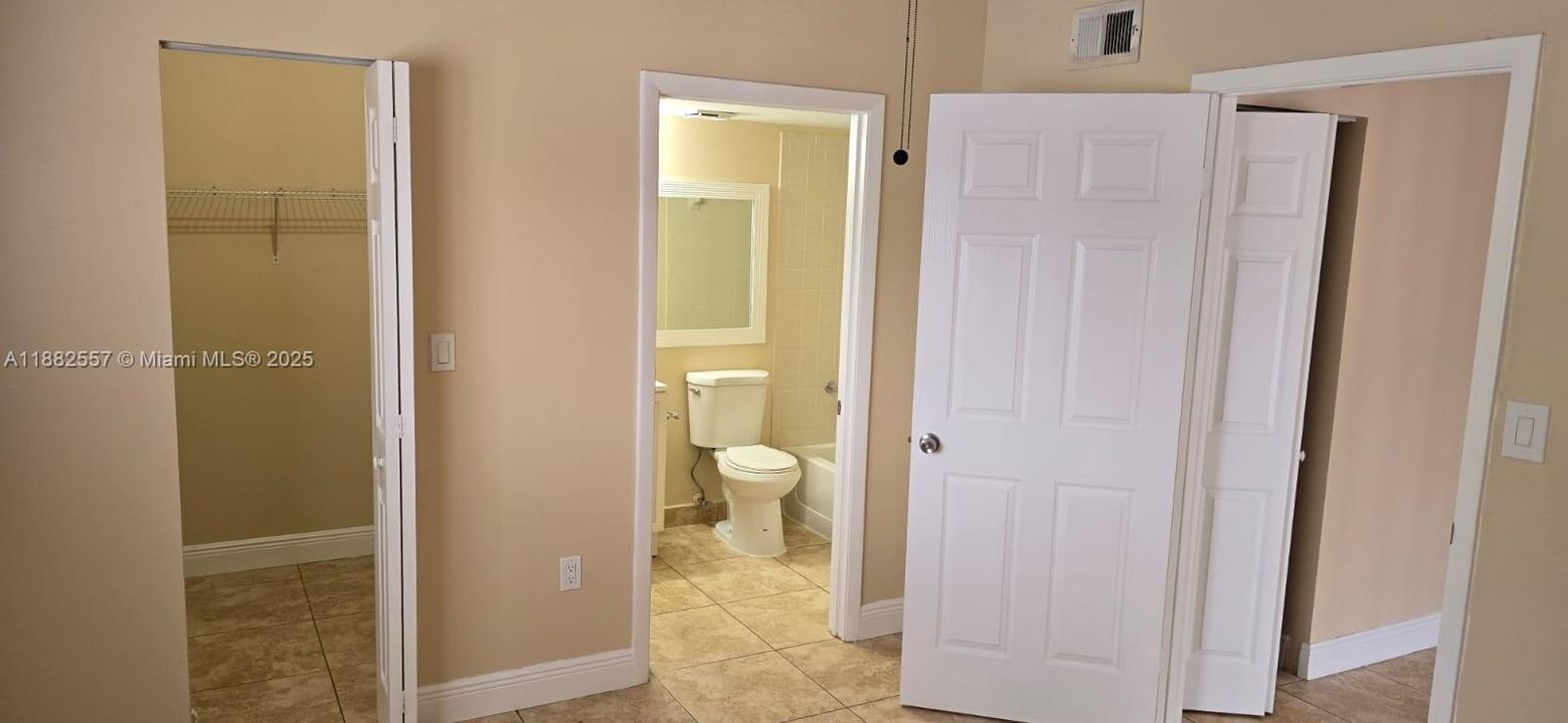 Activo con contrato: $2,200 (2 camas, 2 baños, 1016 Pies cuadrados)