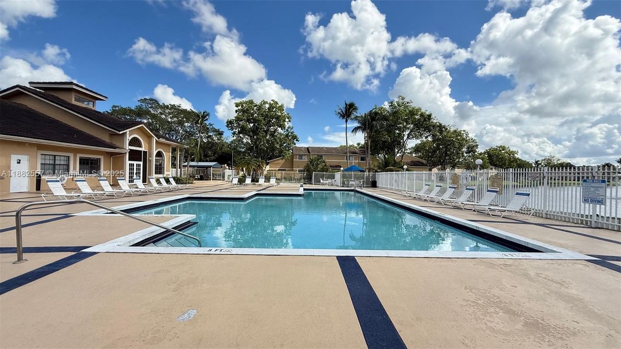 Activo con contrato: $2,200 (2 camas, 2 baños, 1016 Pies cuadrados)