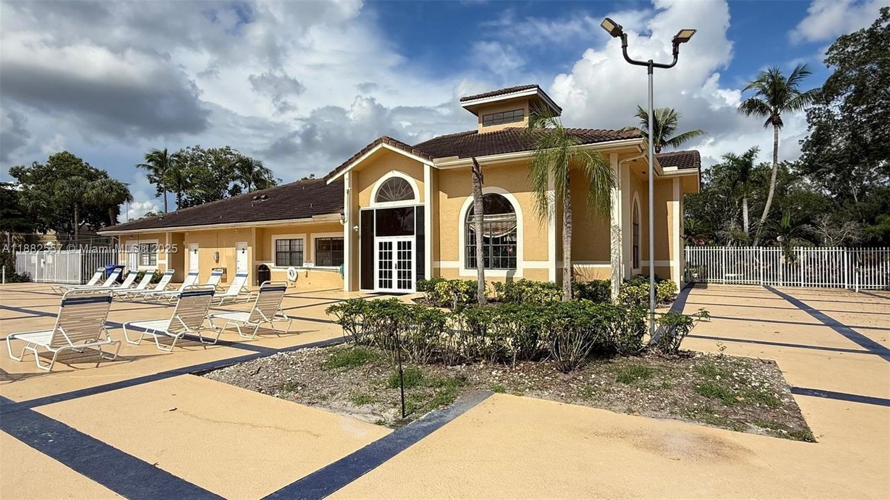 Activo con contrato: $2,200 (2 camas, 2 baños, 1016 Pies cuadrados)